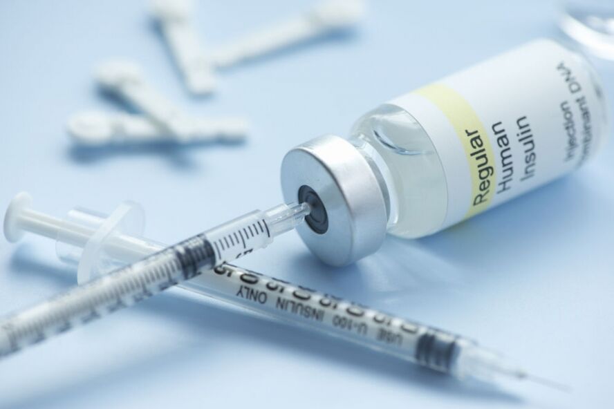 Un método común para administrar insulina son las jeringas. 